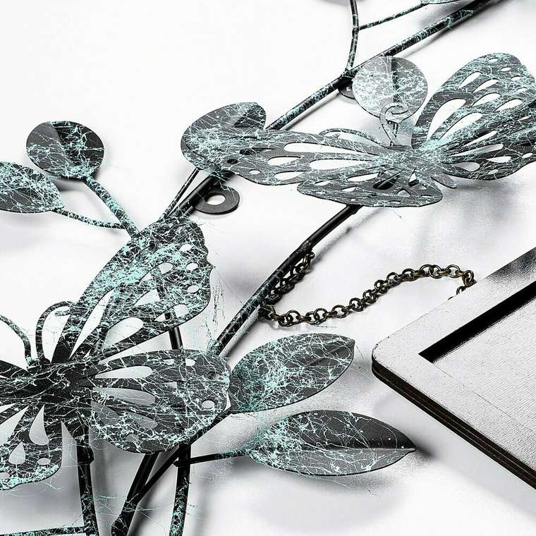 Настенный декор ручной работы Бабочки 65х93 из металла черно-голубого цвета