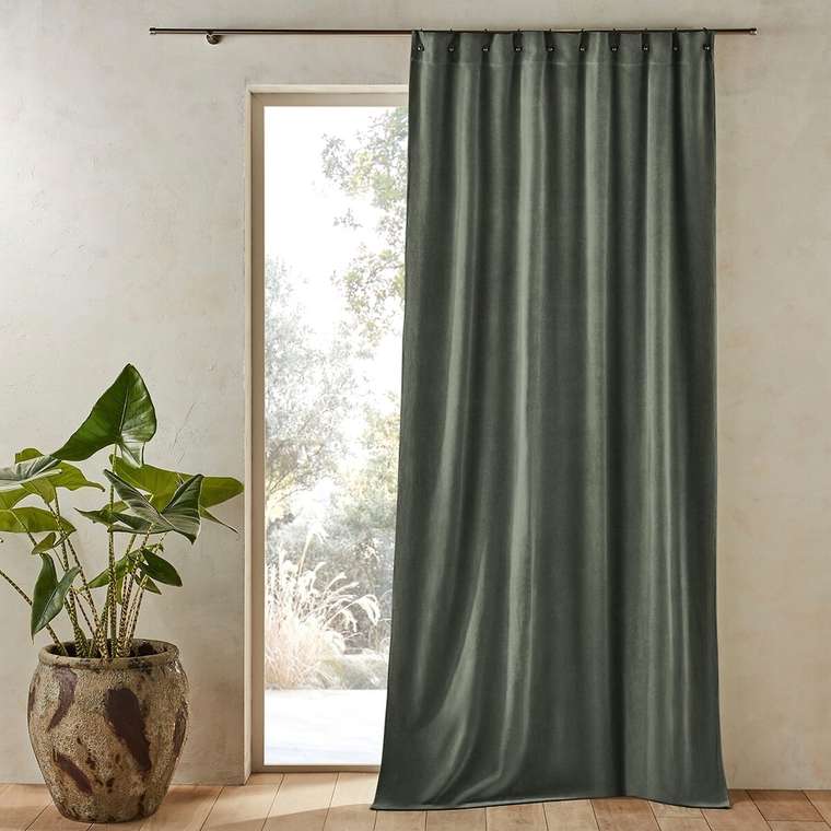 Штора из велюра Nyodhi 140x260 зеленого цвета