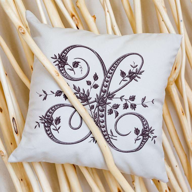 Декоративная подушка Азбука мечты буква X белого цвета