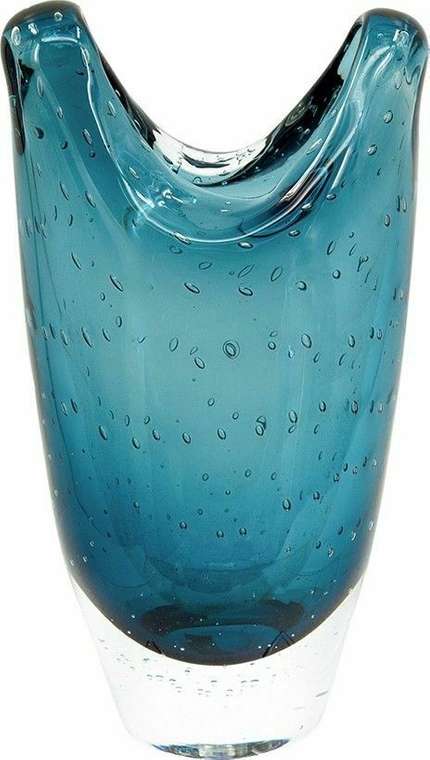 Ваза из стекла голубого цвета