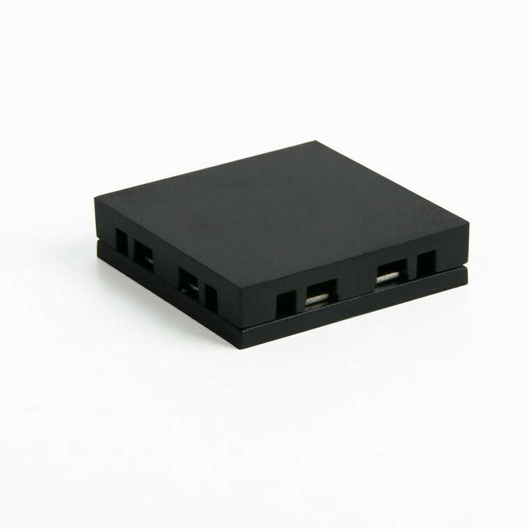 Четырёхсторонний соединитель для накладного шинопровода Flat Magnetic 85003/00