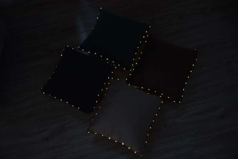 Чехол для подушки Flash 45х45 черного цвета декорированный светодиодами 