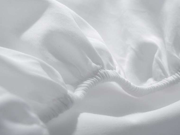 Комплект постельного белья стандарт с простыней 180х200 белый