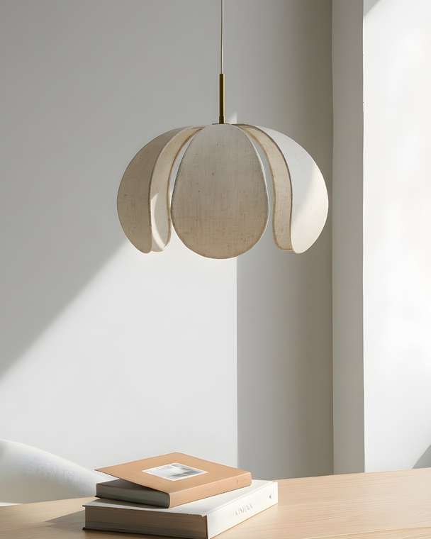 Золотой подвесной светильник "Флэк" с бежевым абажуром