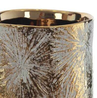 Керамическая ваза золотого цвета