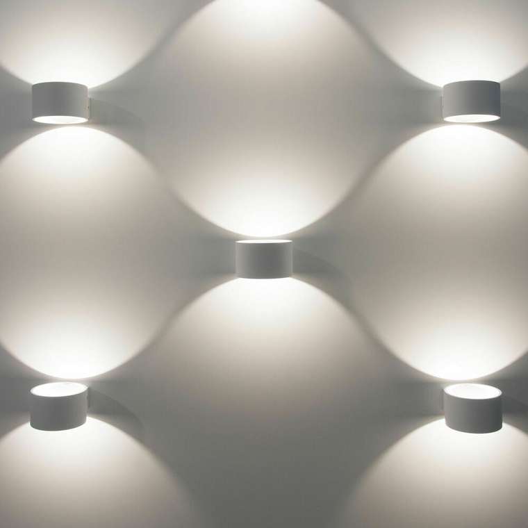 Настенный светодиодный светильник Coneto белого цвета