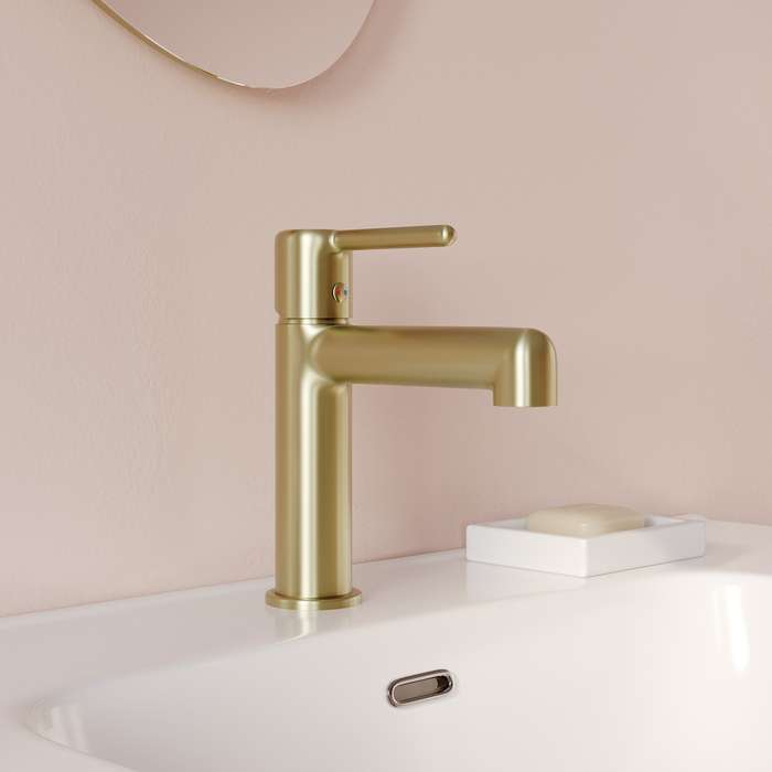 Cмеситель для умывальника IDDIS Aiger золотого цвета