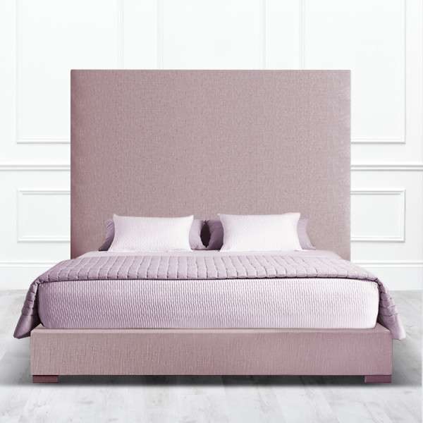 Кровать Carrollton из массива с обивкой цвета пыльной розы