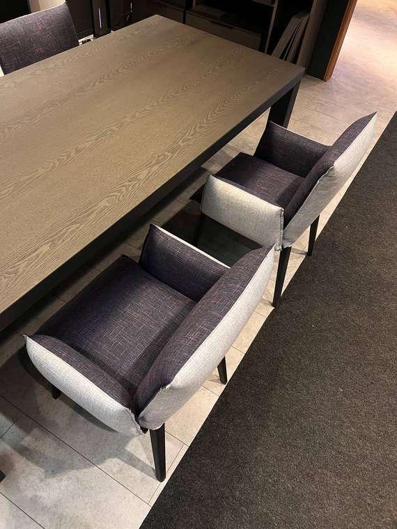 Обеденный стул Pad синего цвета