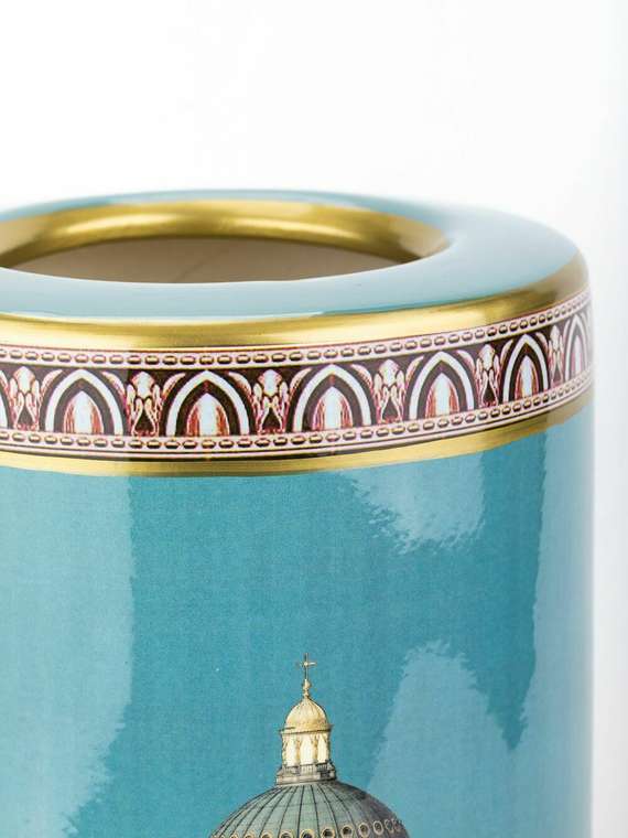 Ваза голубого цвета