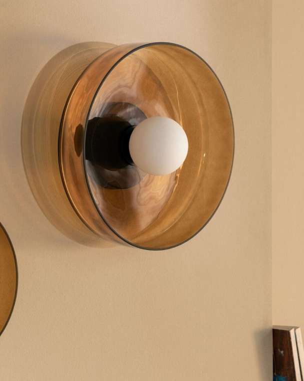 Настенный светильник с янтарным стеклом “Кассель” – 35 см.