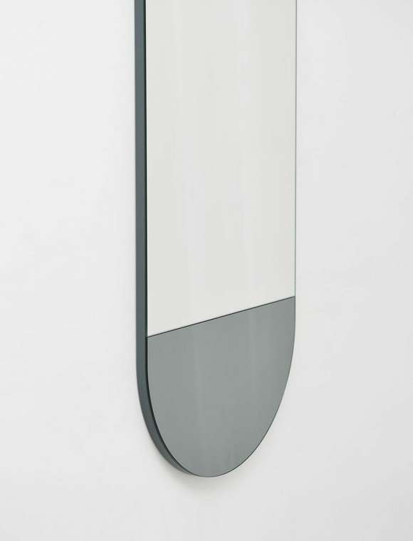 Овальное настенное зеркало Moust с графитовой вставкой