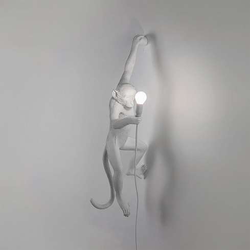 Настенный светильник Seletti Monkey Lamp Hanging Left белого цвета