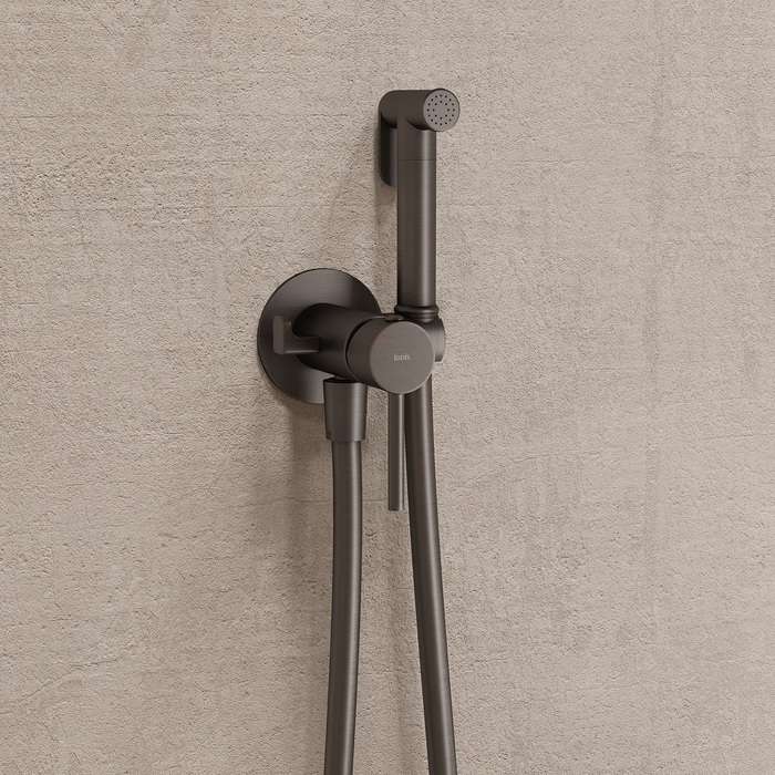 Встраиваемый смеситель IDDIS с гигиеническим душем графитового цвета