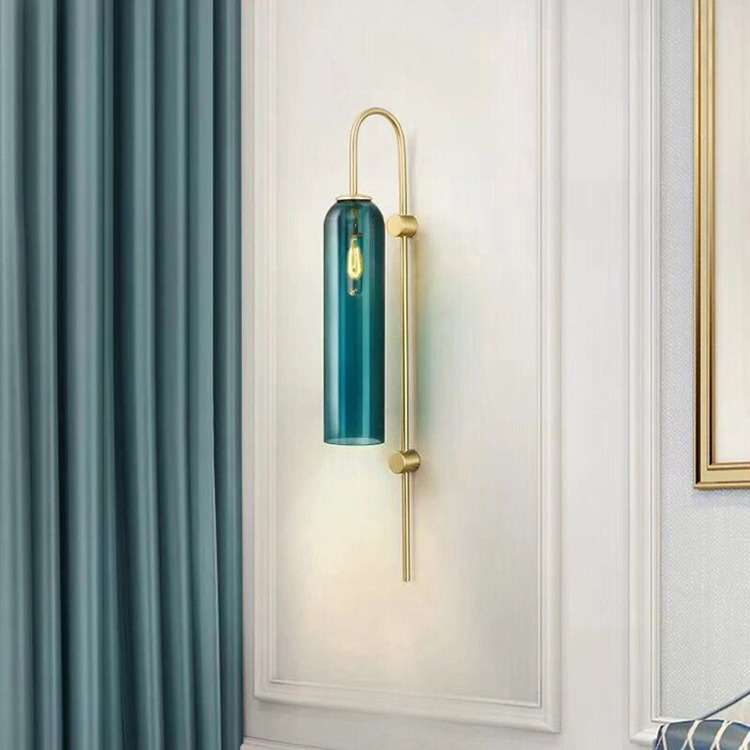 Дизайнерский настенный светильник Fosa с плафоном зеленого цвета