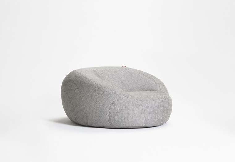 Кресло-камень серого цвета