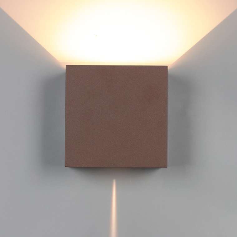 Уличный настенный светильник Davos коричневого цвета