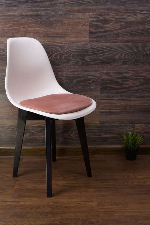 Стул Сашш бело-розового цвета с черными ножками