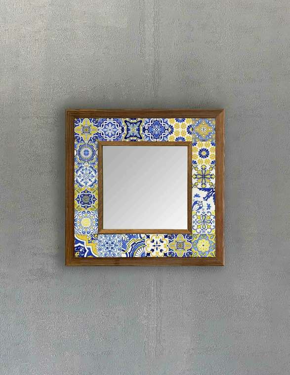 Настенное зеркало 33х33 с каменной мозаикой сине-желтого цвета