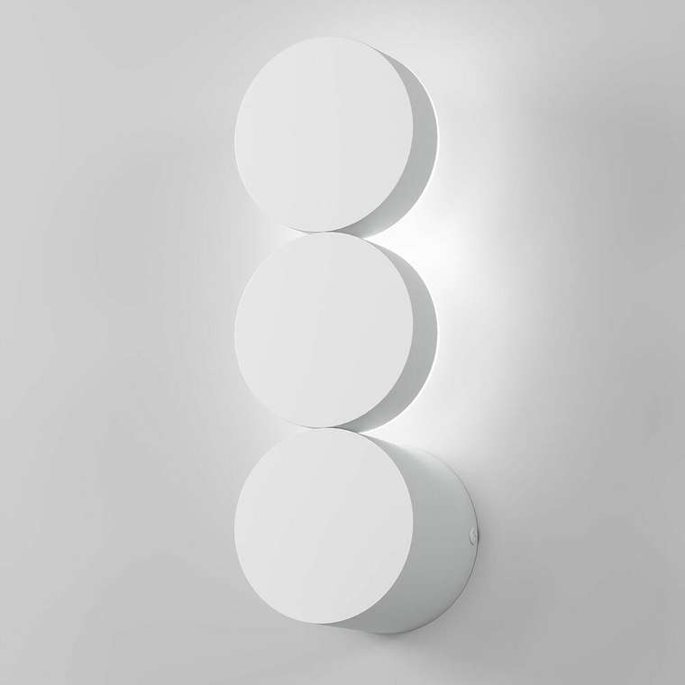 Настенный светодиодный светильник Brioni белого цвета