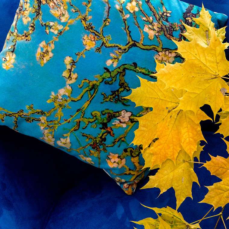 Декоративная арт подушка Цветущий миндаль