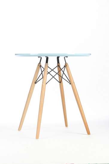 Обеденный стол Conundrum на деревянных ножках