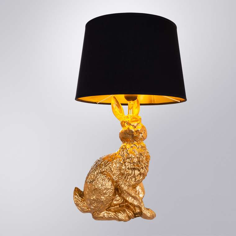 Настольная лампа Izar золотого цвета