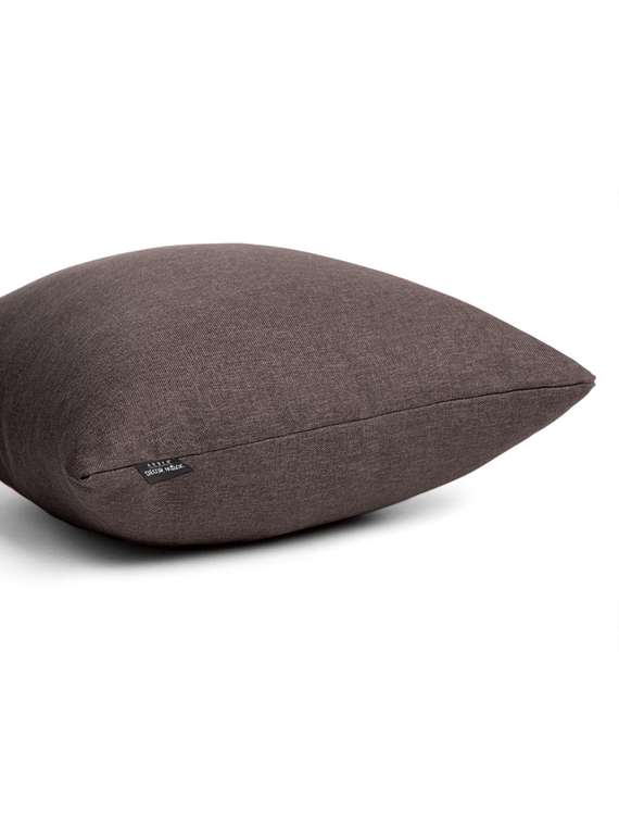 Декоративная подушка коричневого цвета