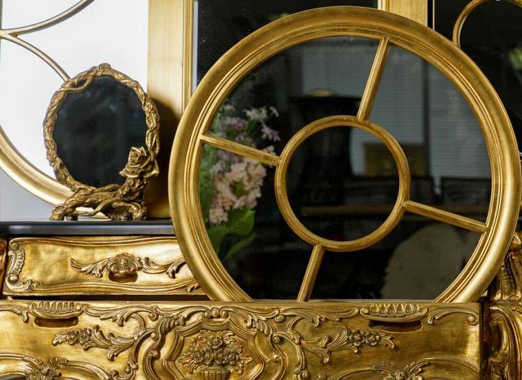 Зеркало круглое золотого цвета из дерева