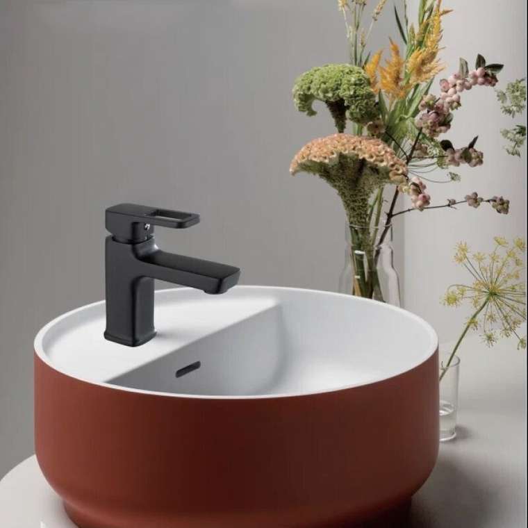 Смеситель для раковины D-Lin D110366-A черного цвета