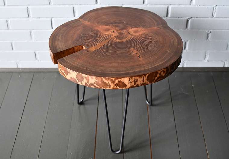 Кофейный стол Pine Flower черно-коричневого цвета