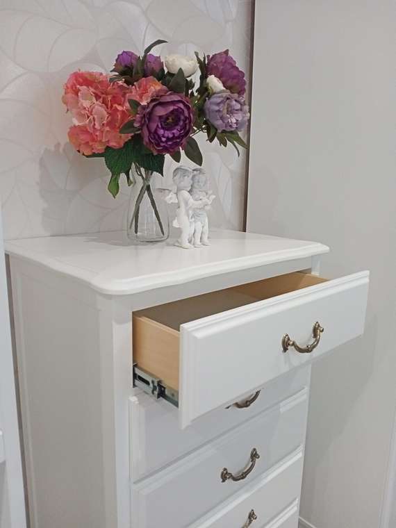 Прикроватная тумба Малонн Ави ванильного цвета