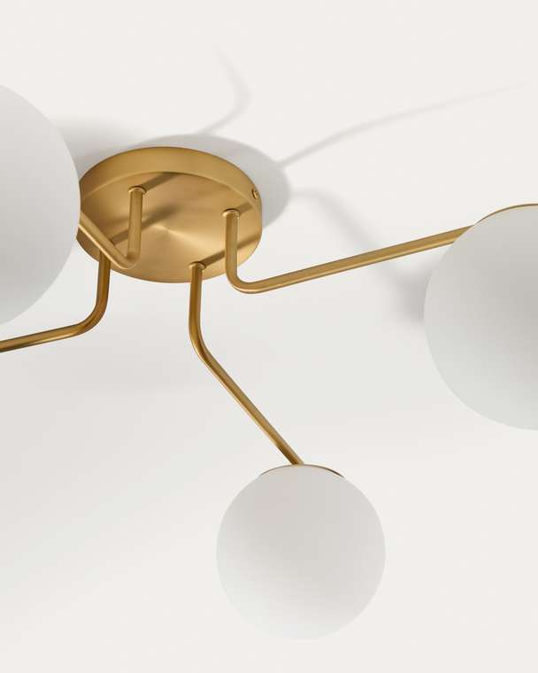 Потолочная люстра Brisia из металла в латунной отделке с четырьмя стеклянными плафонами