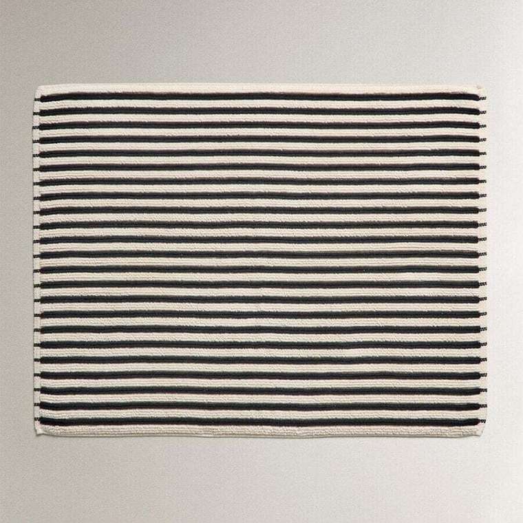 Коврик для ванной в цветную полоску