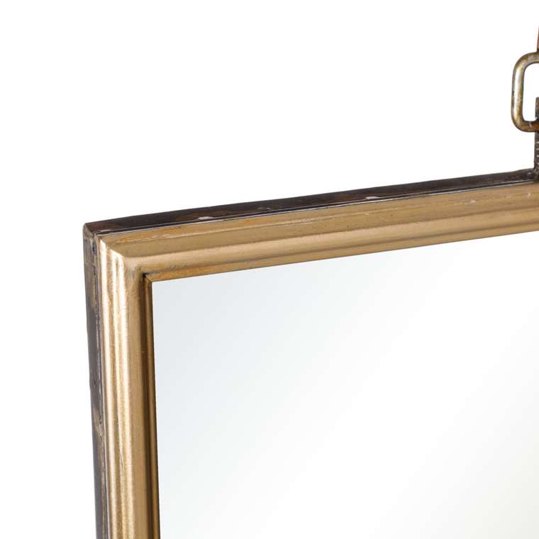 Зеркало настенное в раме из металла золотого цвета 