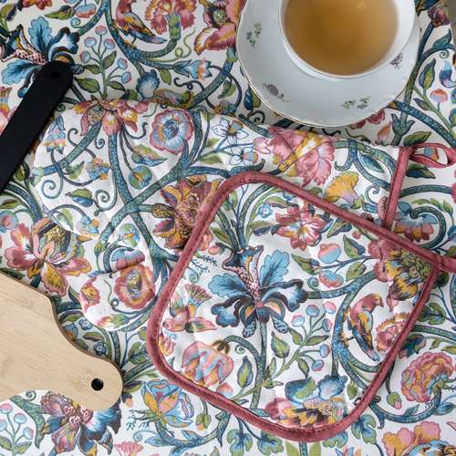 Набор для кухни 3 предмета 'Радушная хозяйка (Традиция)' (рукавичка-прихватка, прихватка, декор.полотенце) 'Дивный сад''