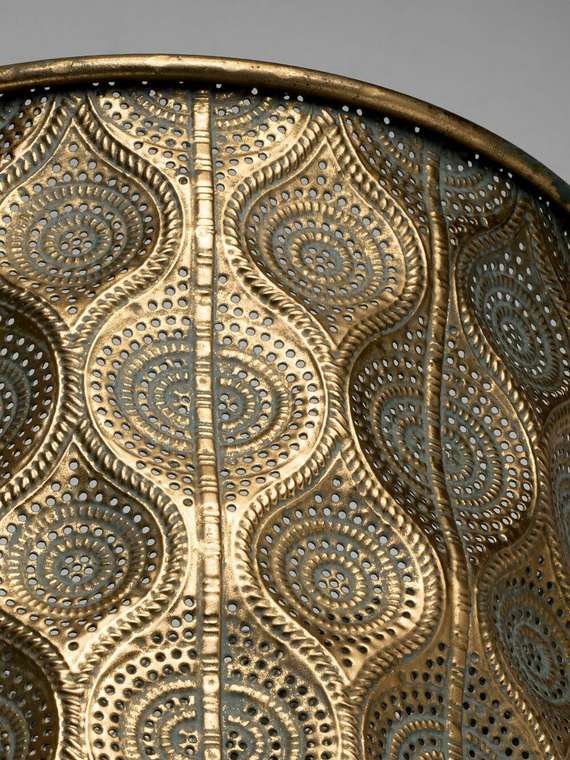 Набор из двух кашпо на ножках Мадагаскар золотистого цвета