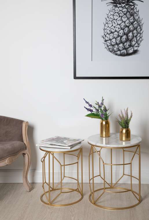 Набор столиков с мрамором на металлическом основании белого цвета