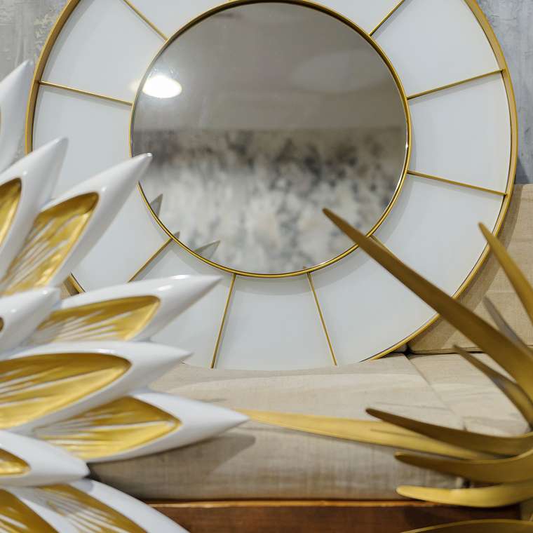 Настенное зеркало Аэлита в металлической раме с матовым зеркальным стеклом