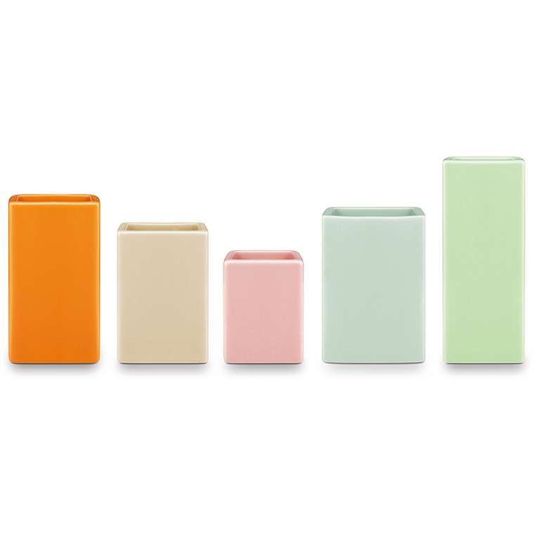 Набор из пяти фарфоровых мини-ваз 