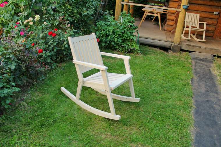 Кресло-качалка садовое из массива ели