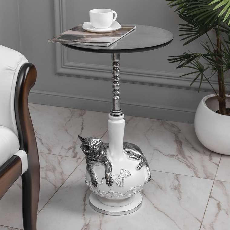 Столик декоративный Кошка Агнесса бело-серого цвета