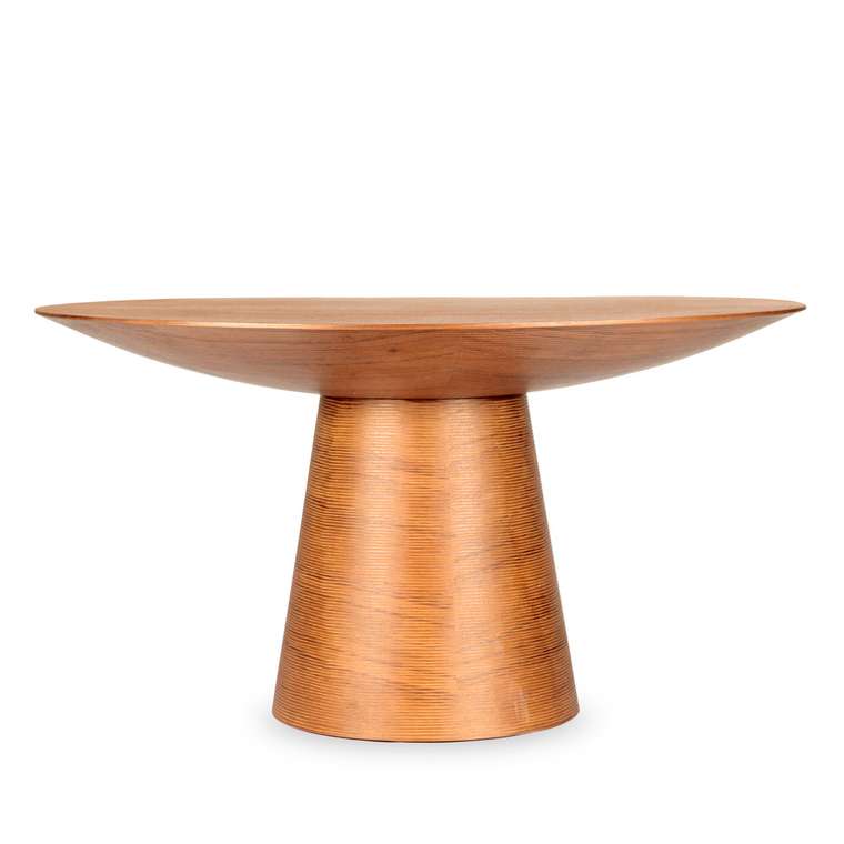 Стол обеденный из тика коричневого цвета