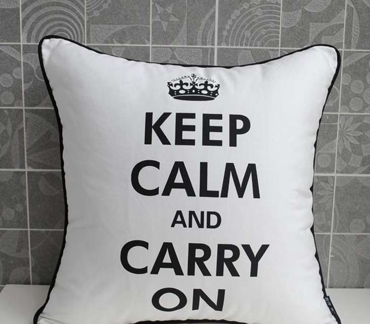 Подушка "Keep calm and carry on"