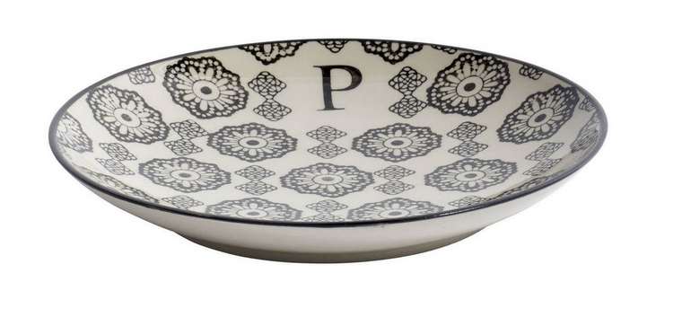 Тарелка с буквой P из керамики