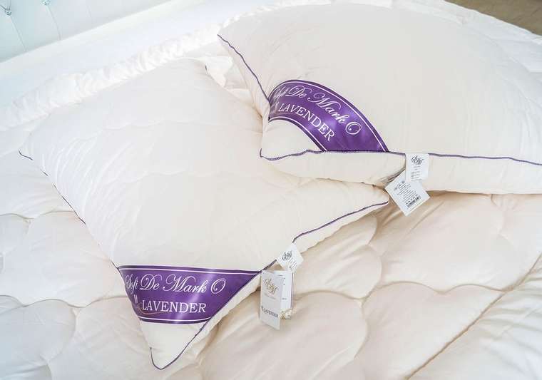 Подушка Lavender 70х70 белого цвета