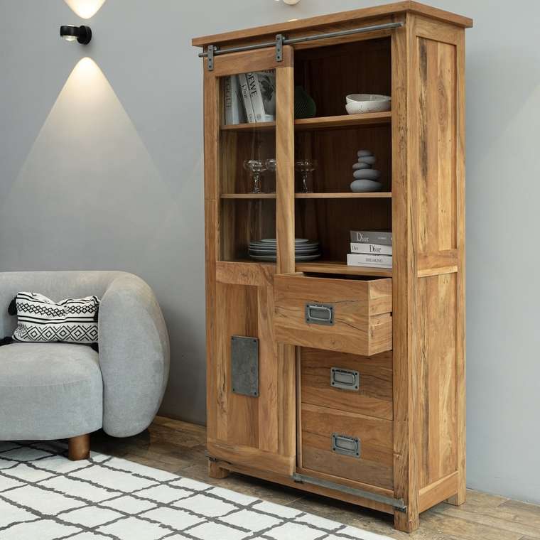 Витринный шкаф из массива Рихан коричневого цвета