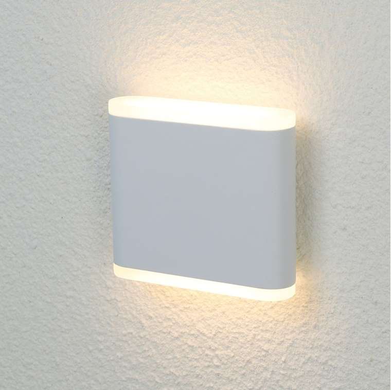 Уличный настенный светодиодный светильник CLT белого цвета