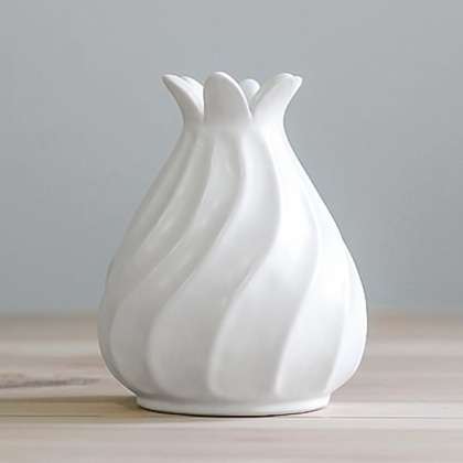 Керамическая ваза Zefir белого цвета