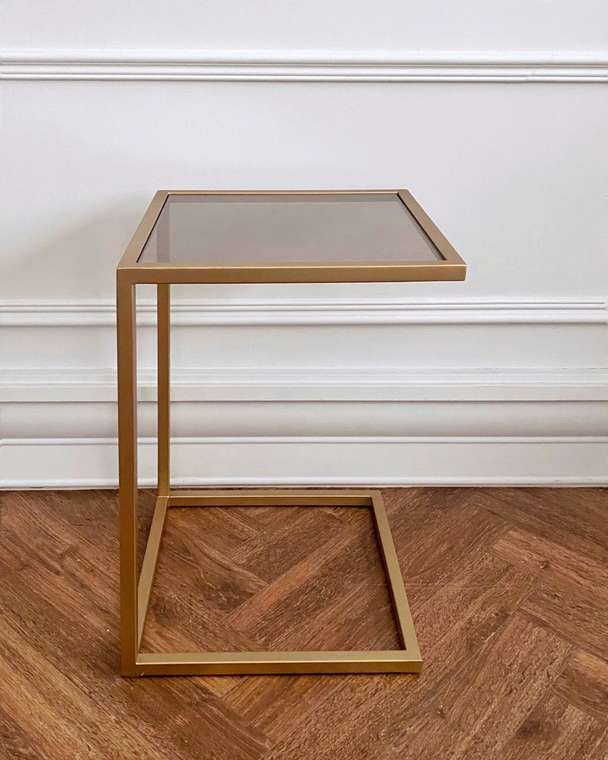 Прикроватный столик из металла и стекла